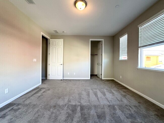 Building Photo - 6025 Palermo Way