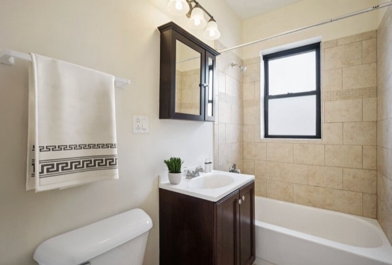 Building Photo - 3726 N Pine Grove Ave