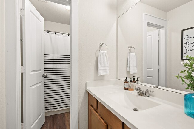 Building Photo - 2505 Bernadino Dr