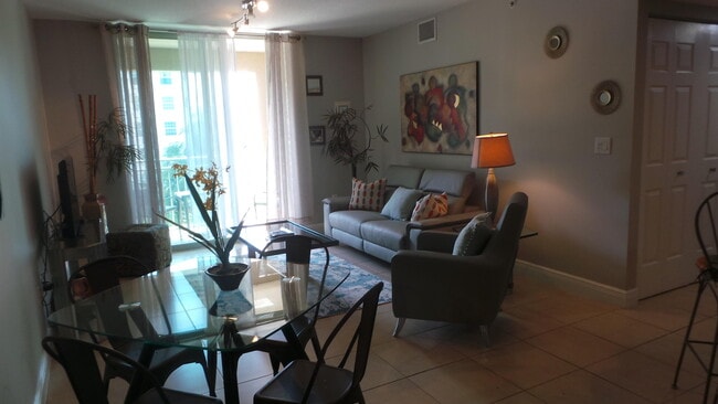 Building Photo - 610 Clematis St