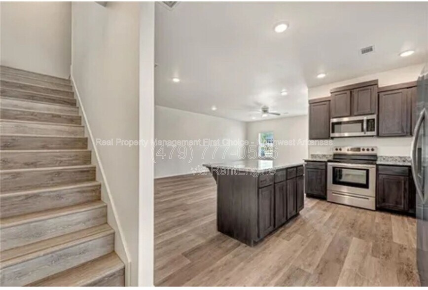 Building Photo - 820 S Benchmark Ln