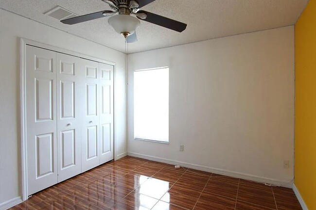 Building Photo - Beautiful 3 Bed and 2 Bath POOL HOME in Ki...