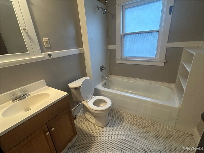 Building Photo - 528 Ontario St