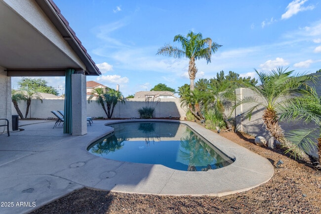 Building Photo - 1823 W Remington Dr