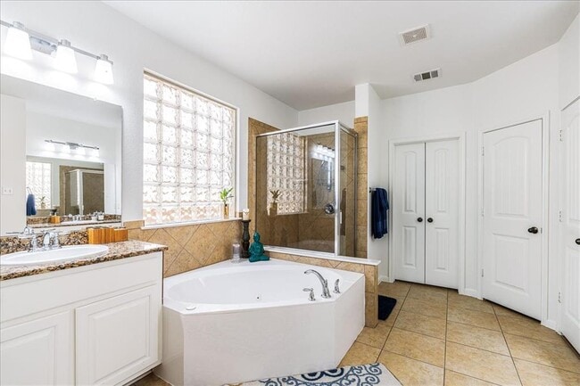 Building Photo - 8113 Via Verde Dr