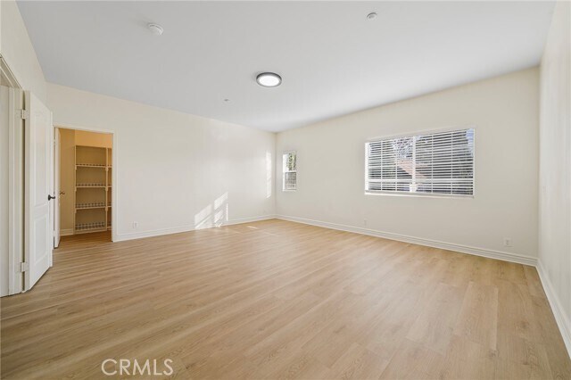 Building Photo - 527 S 5th Ave