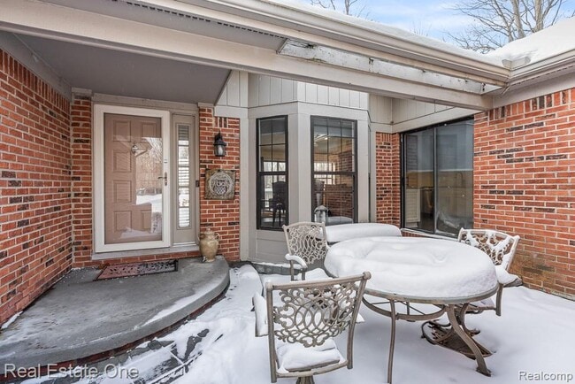 Building Photo - 7086 Danbrooke Ct