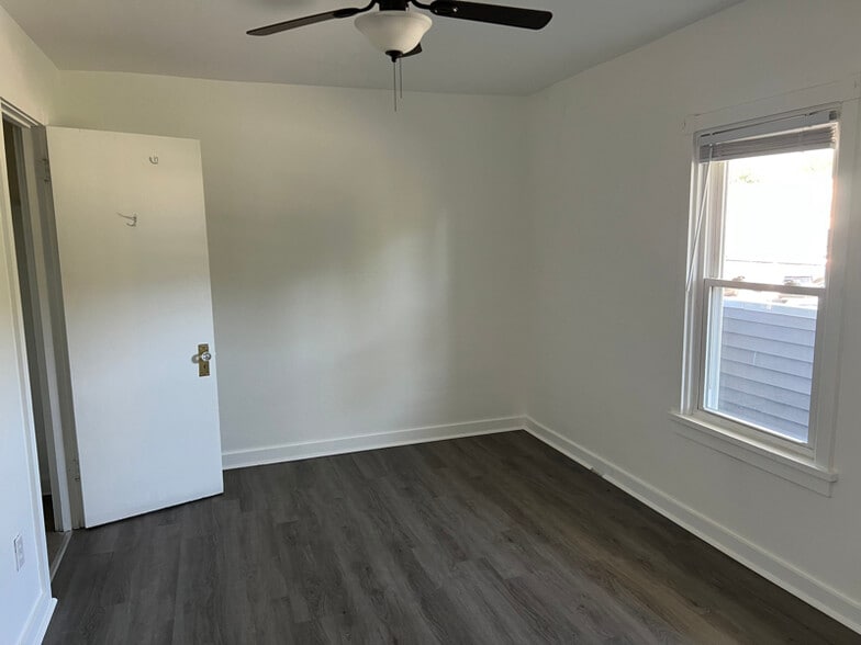 Building Photo - 1300 Stewart St