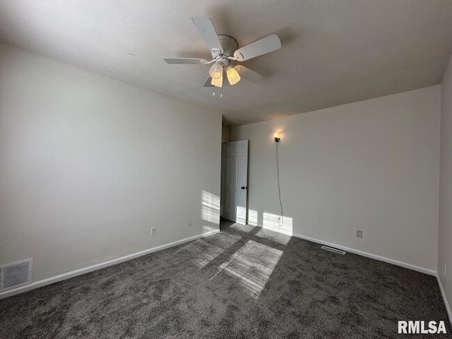 Building Photo - 2403 Lynnhaven Dr