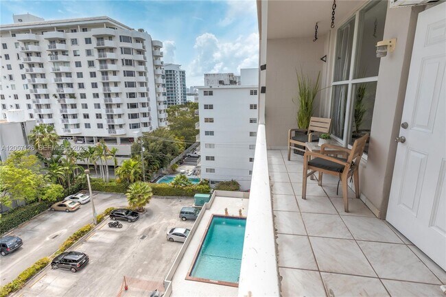 Building Photo - 1300 Lincoln Rd