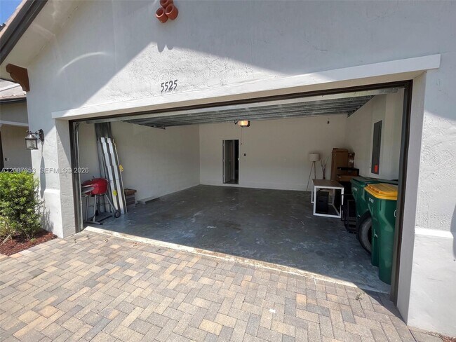 Building Photo - 5525 Agostino Way