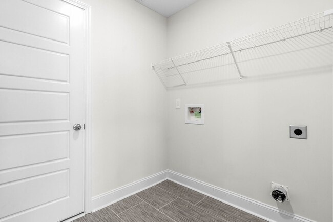 Building Photo - 3 Bedroom 3 Bath Home For Rent Near Post!