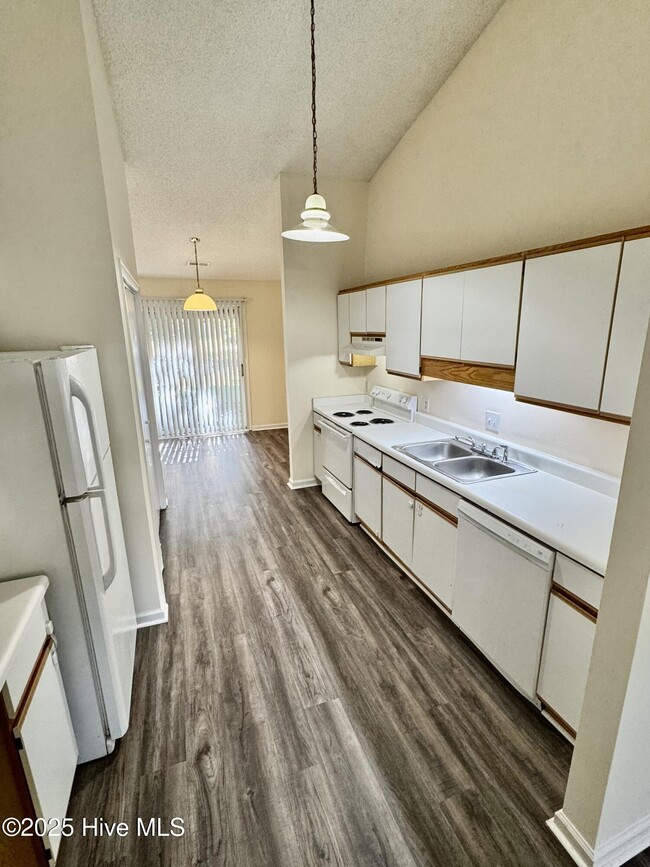 Building Photo - 1303 Angels End