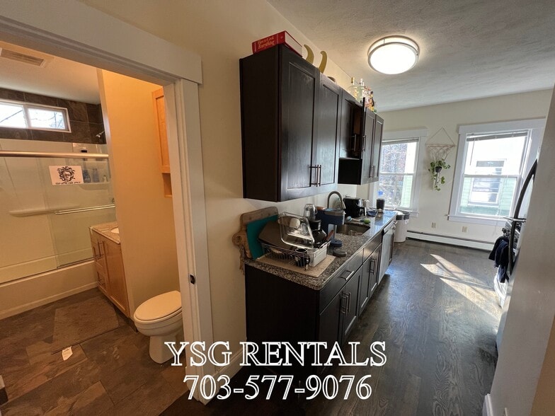 Building Photo - 4 Romar Ter