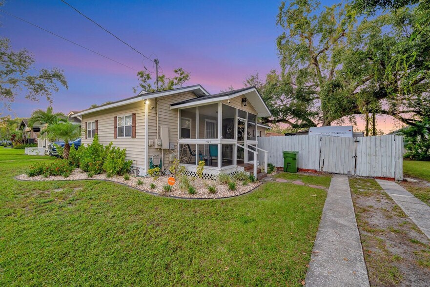 Building Photo - 1905 W St Louis St