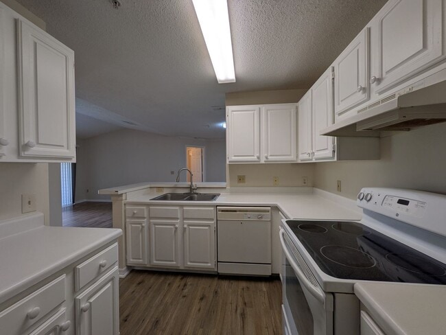 Building Photo - 3/2 Condo, Villas at Lakeside in Oveido