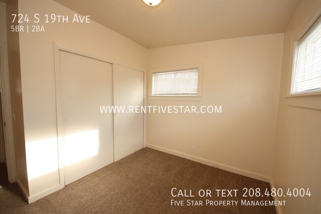 Building Photo - 724 S 19th Ave