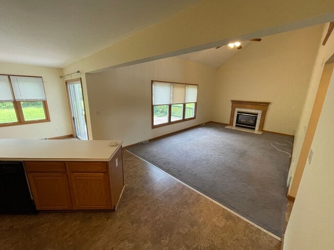 Building Photo - Spacious Home Ready to Rent! Don’t Miss Out!