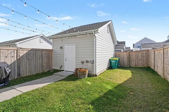 Building Photo - 217 Southmen Ln