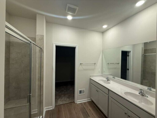 Building Photo - 6454 Fennec Run