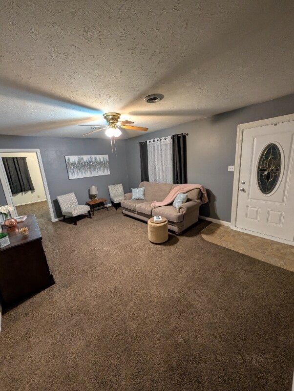 Building Photo - 860 Navaho Ave