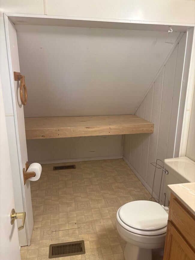 Building Photo - 1 Bedroom 1 Bath 2 Story Cottage-Suburban SD