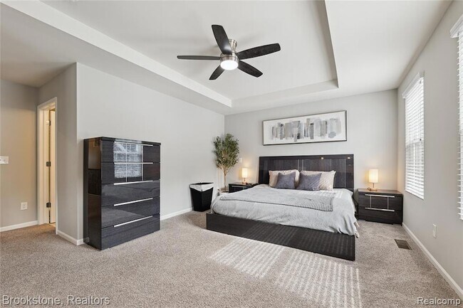 Building Photo - 765 Hummingbird Dr