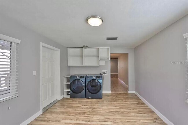 Building Photo - 3219 W Leroy St