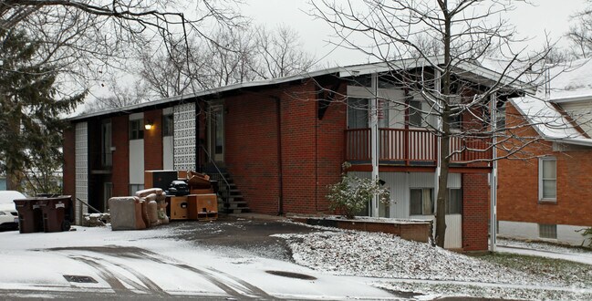 Building Photo - 425 Pedretti Ave