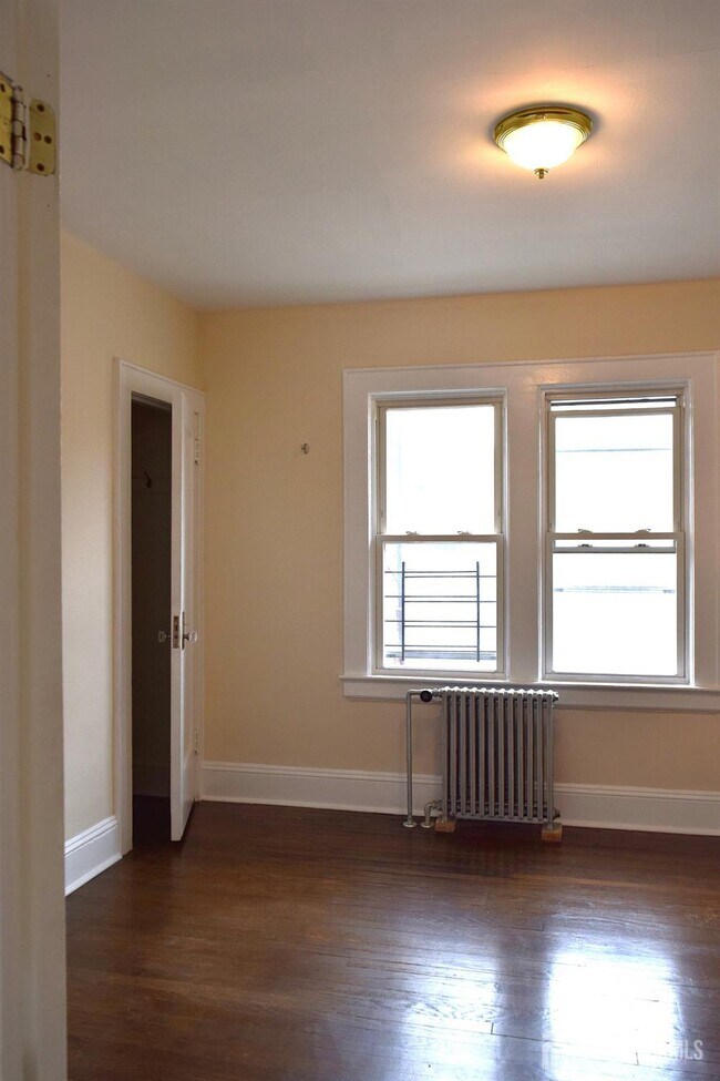 Building Photo - 219 Avenel St