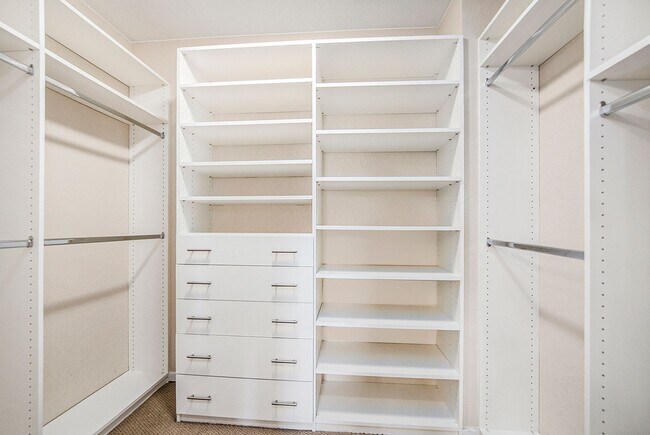 Building Photo - Gorgeous 4 Bed, 3.5 Bath Home in North West Denver