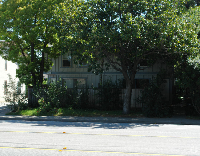 Building Photo - 638 Hollenbeck Ave