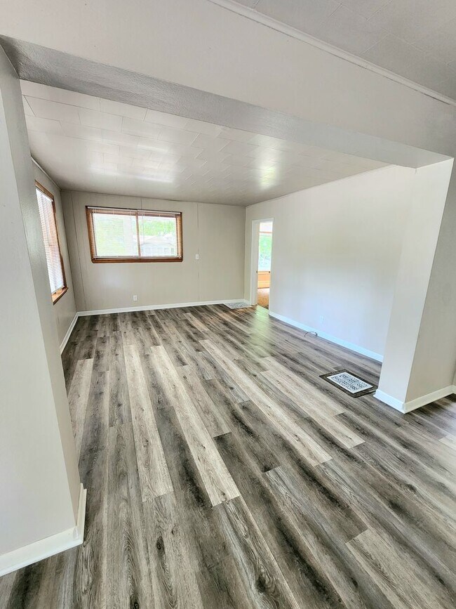 Building Photo - Birch St Duplex