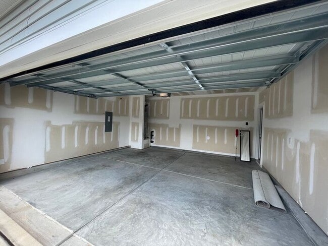 Building Photo - 4BR/3BA Home with Bedroom and Full Bath Downstairs Now Available In South Charlotte!