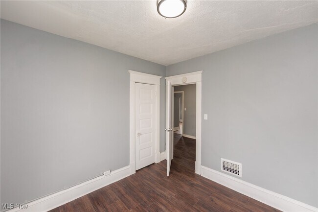 Building Photo - 1226 W Erie Ave