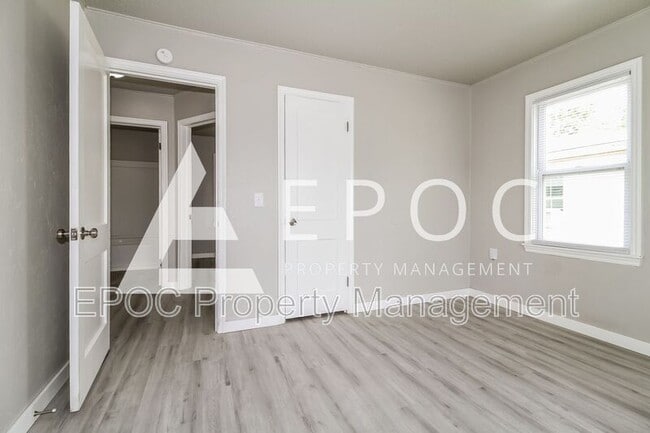 Building Photo - 317 E Jacobs Dr