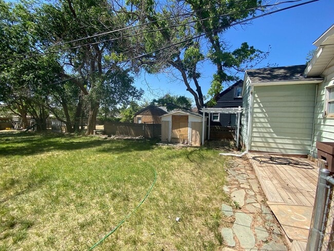 Building Photo - 3 bed 1.5 bath - Single Family Home - Pet ...