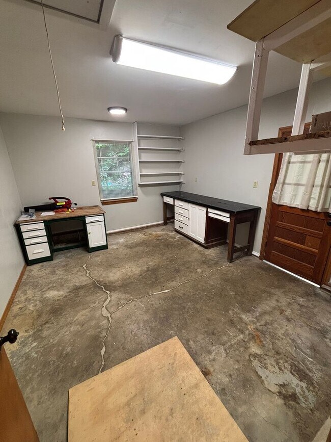 Building Photo - Mid-Century Modern 3-Bedroom, 2-Bathroom H...