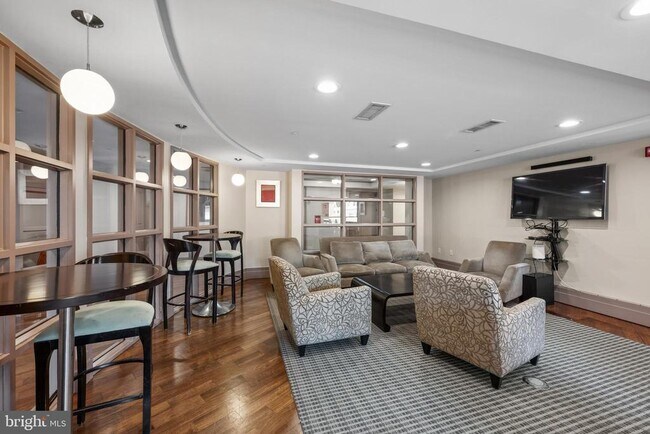Building Photo - 777 7th St NW
