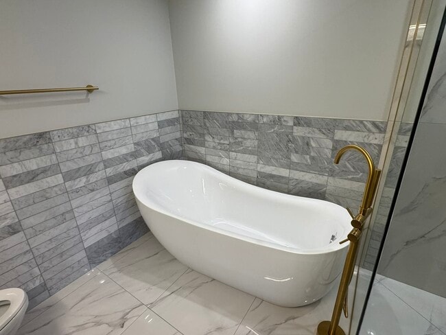 Building Photo - 2635 Loren Ln