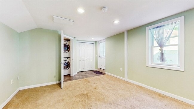 Building Photo - 14 Chestnut St