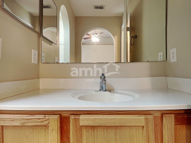 Building Photo - 1014 Brenton Leaf Dr