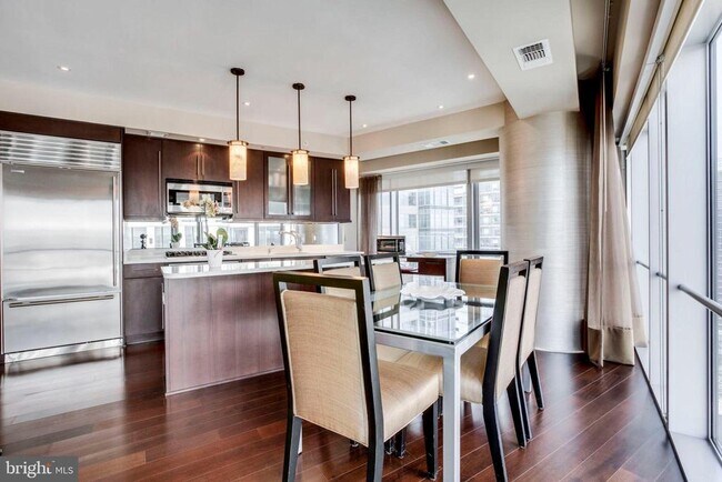 Building Photo - 1111 19th St N