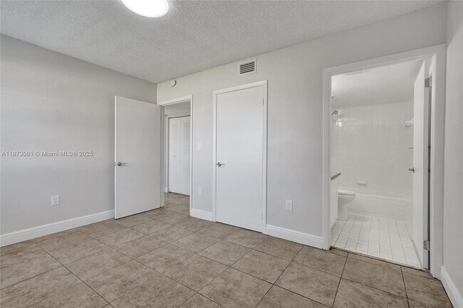 Building Photo - 11515 NW 22nd Ave
