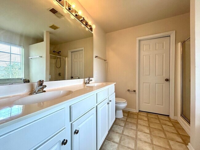 Building Photo - 3029 Azalea Hills Dr