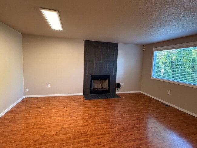 Building Photo - Modern Montavilla Living with Updated Finishes Bright & Spacious SE Portland Home Near Mt. Tabor ...