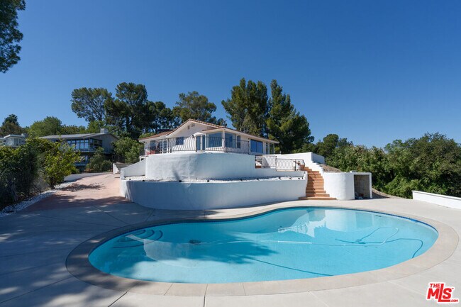 Building Photo - 5026 Medina Rd