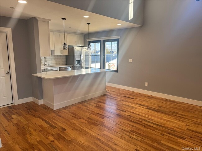 Building Photo - 1035 Montauk Hwy