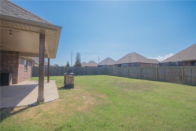 Building Photo - 3411 SW Gibson Ave