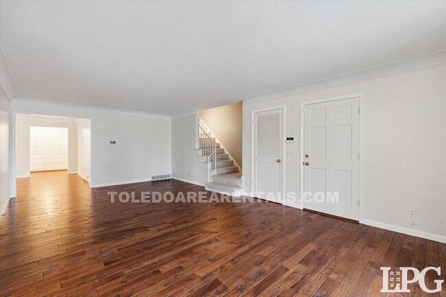 Building Photo - 3835 Hillandale Rd